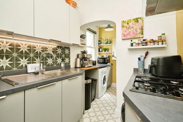 Flat 5, Nelson Mansions, 1 Nelson Place photo 5