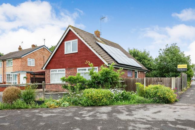 Thumbnail Bungalow for sale in Downham Close, Waterlooville, Hampshire