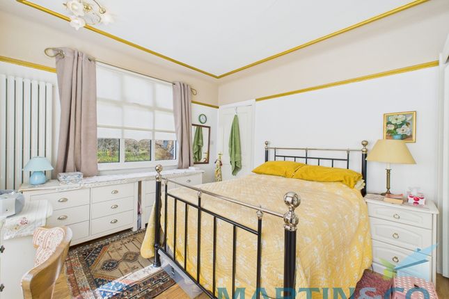 Cam01870G0-Pr0161-Still025