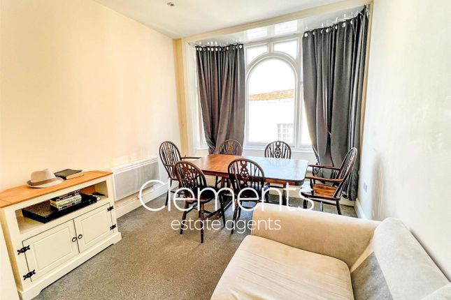 Flat 4, 31, High Street, Hemel Hempstead photo 2