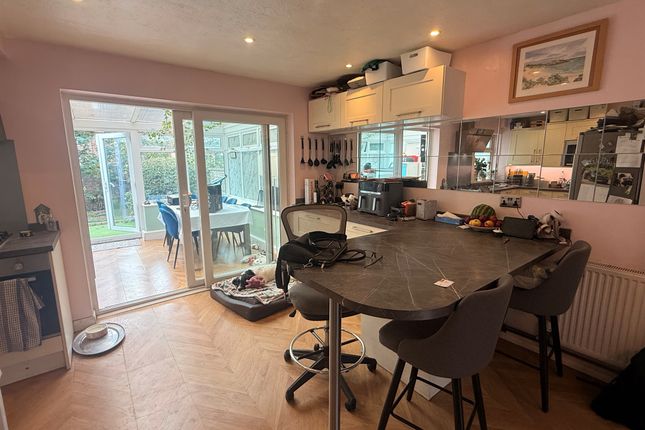 14, Woods Hill Close, East Grinstead photo 3