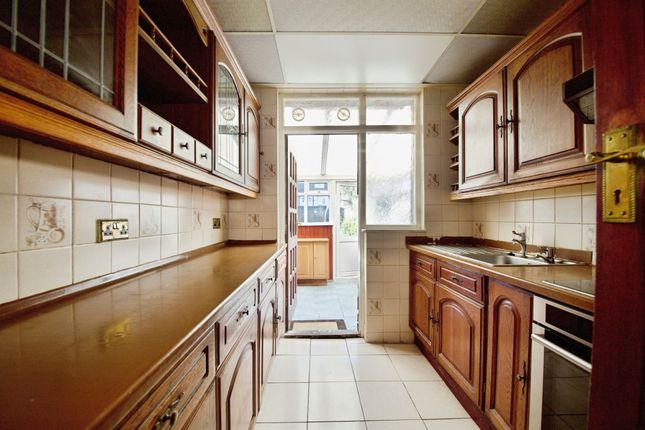 Oulton Crescent, Barking photo 4