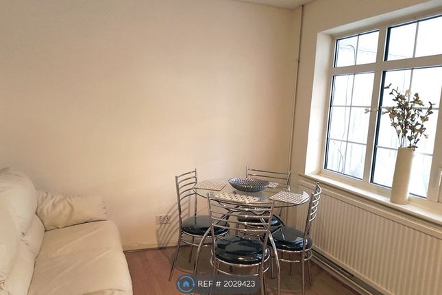 Terraced house to rent in Leam Close, Colchester