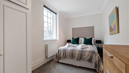 Flat to rent in Park Road, London