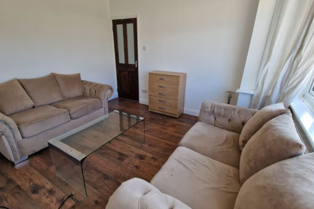 132, Auriel Avenue, Dagenham photo 4