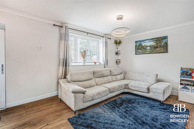 250 Manford Way, Chigwell photo 3