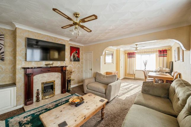 37, Southend, Doncaster photo 2