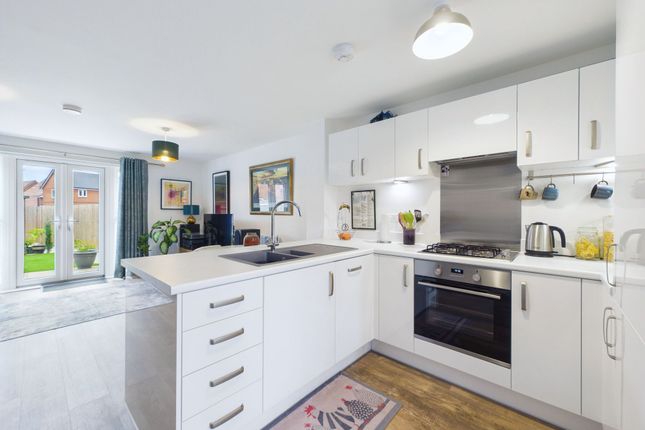 4 Baler Grove, Bognor Regis photo 2