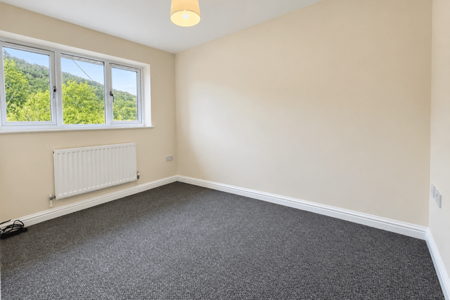 Henson House, Coedpenmaen Road, Trallwn photo 5
