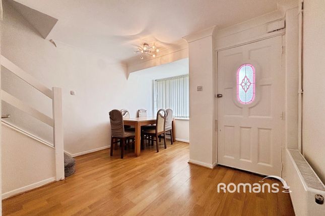 25, French Gardens, Camberley photo 3