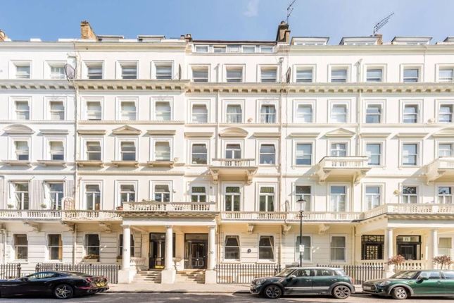 Thumbnail Flat to rent in Queen's Gate Gardens, London