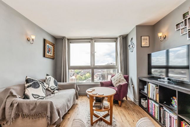 Flat 82, Aspects, 1, Throwley Way, Sutton photo 3