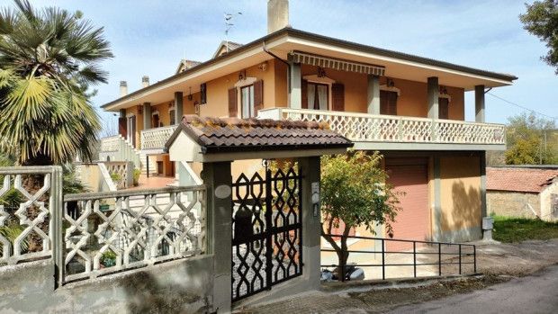 Thumbnail Detached house for sale in Pescara, Elice, Abruzzo, Pe65010