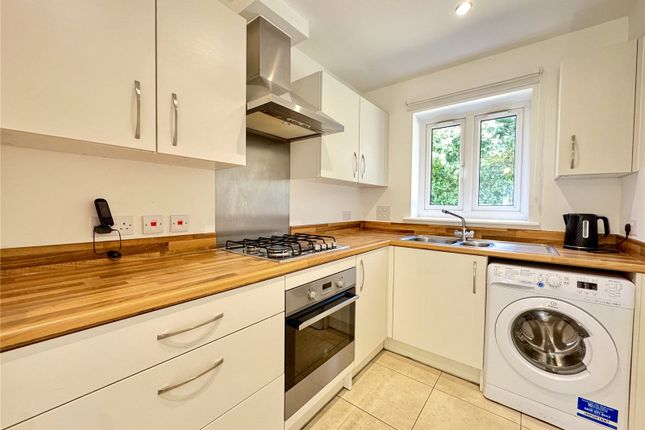 10, Knight Gardens, Lymington photo 4