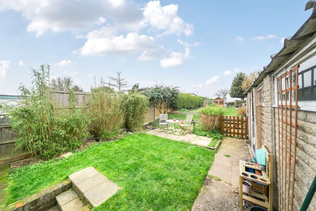6, Brittains Rise, Henlow photo 4