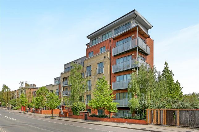Flat for sale in Junction Road, London