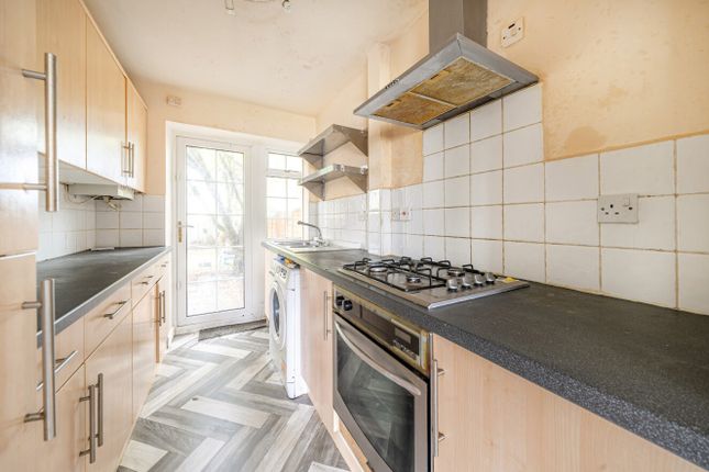 12, Homestall, Guildford photo 2