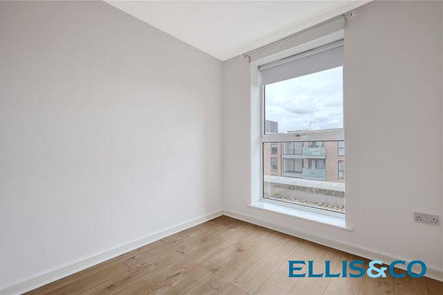 Flat to rent in Lawrence Road, London