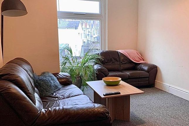 42 Gwydr Crescent, Swansea photo 4