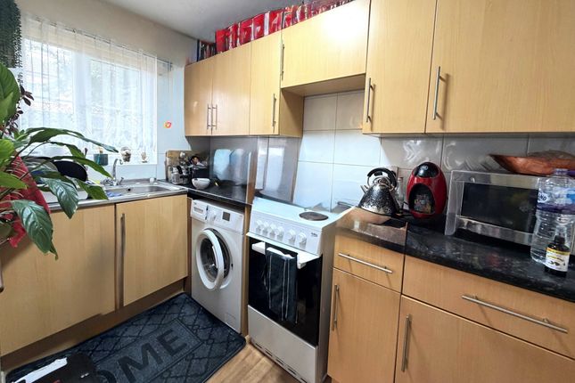 1 Greendale Mews, Slough photo 4
