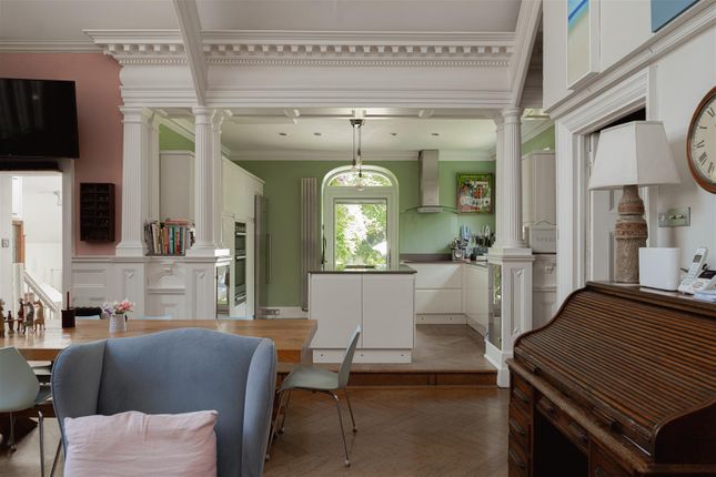 The Studio, Mynthurst, Reigate photo 4