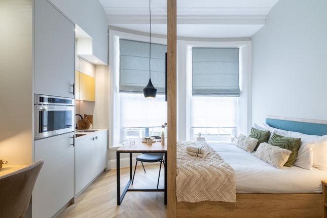 Studio flat on 31 Draycott Avenue, LONDON, £3,115/mo