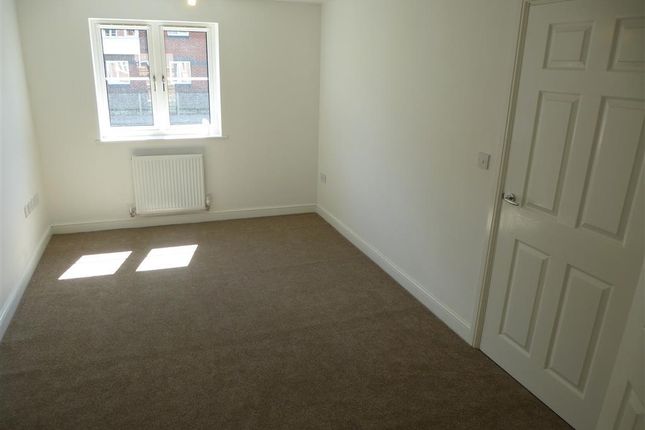 66, Savile Road, CASTLEFORD photo 4