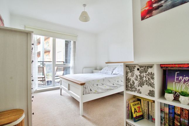 Flat 5, Catkin House, 2 Firwood Lane, Romford photo 3