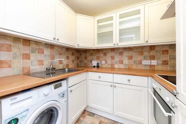 40, Roseacre Gardens, Welwyn Garden City photo 4