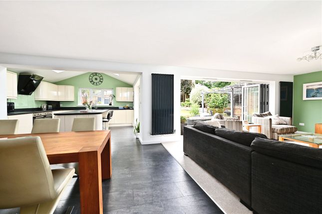 36, Peel Avenue, Camberley photo 4