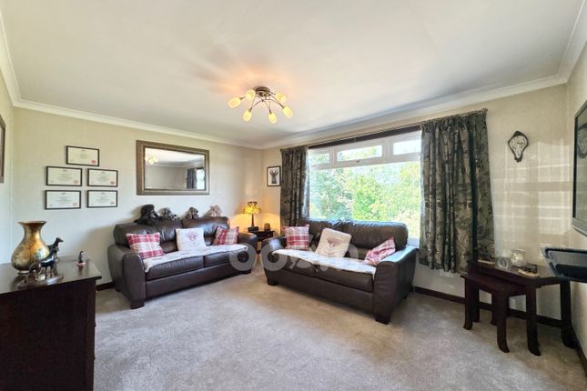 28, Langside Drive, Johnstone photo 4