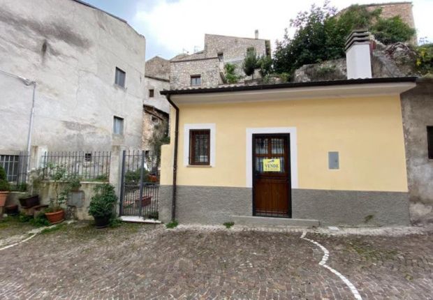 Thumbnail Semi-detached house for sale in L\'aquila, Introdacqua, Abruzzo, Aq67030
