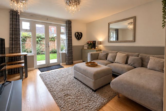 6, East Wichel Way, Swindon photo 2