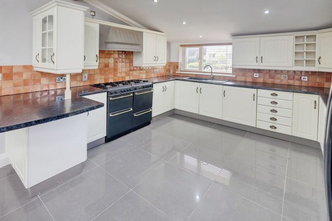 14, Longwick, Basildon photo 2