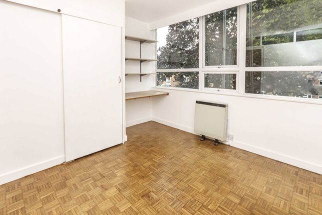 7 Hilda Court, 23, Lovelace Road, Surbiton photo 4