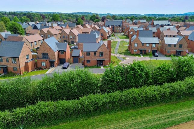4-bed house on 16, Hornbeam Way, Surrey, £785,000