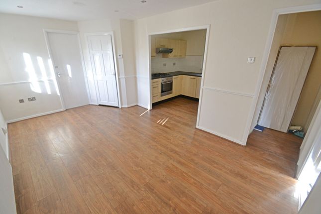 Flat to rent in Ivanhoe Court, Bolton