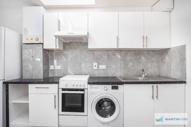 First Floor Rear, 85, Woodside Green, Woodside photo 3