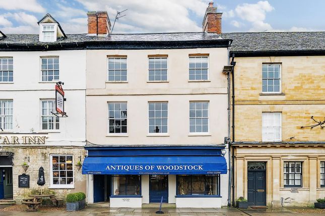 Flat for sale in Woodstock, Oxfordshire