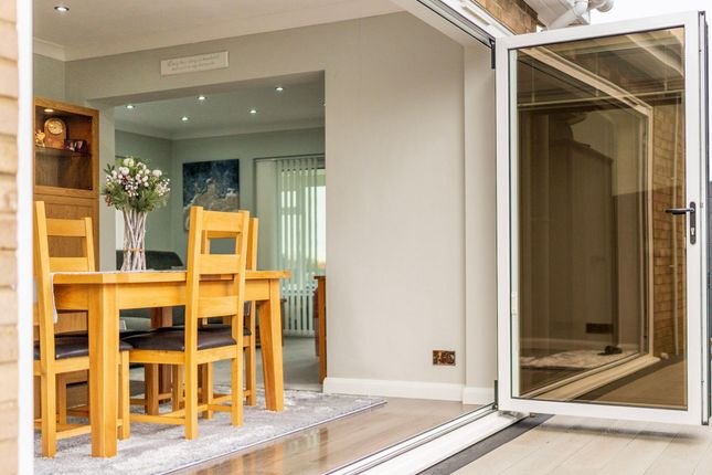56 California Crescent, Great Yarmouth photo 3
