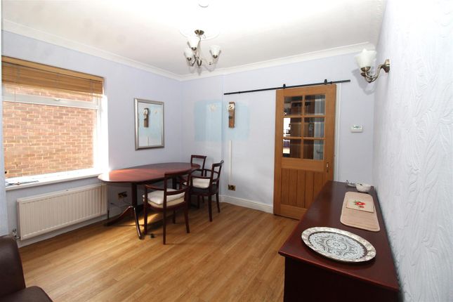 96, Dugdale Hill Lane, Potters Bar photo 4