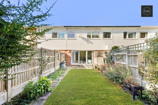 29 Kingspark Court, South Woodford, London photo 4
