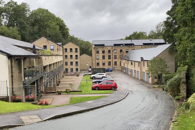 Thumbnail Flat for sale in Kinderlee Way, Chisworth, Glossop