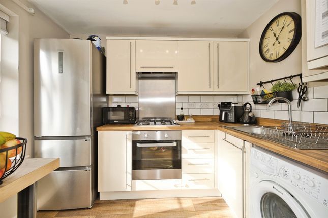 16, Compton Close, Glastonbury photo 3