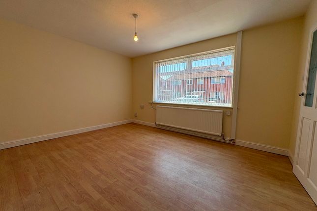 29 Aldercroft Avenue, Bolton photo 4