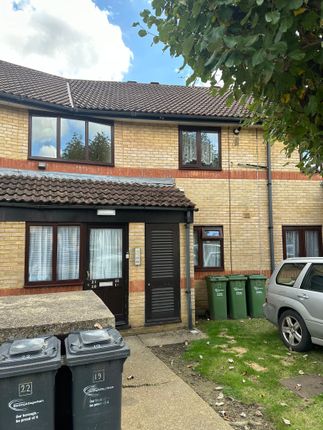 1-bed flat on 19, Kilmarnock Gardens, Dagenham, £240,000