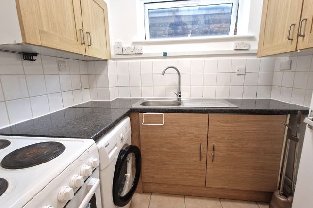 Flat to rent in Maidstone Road, London