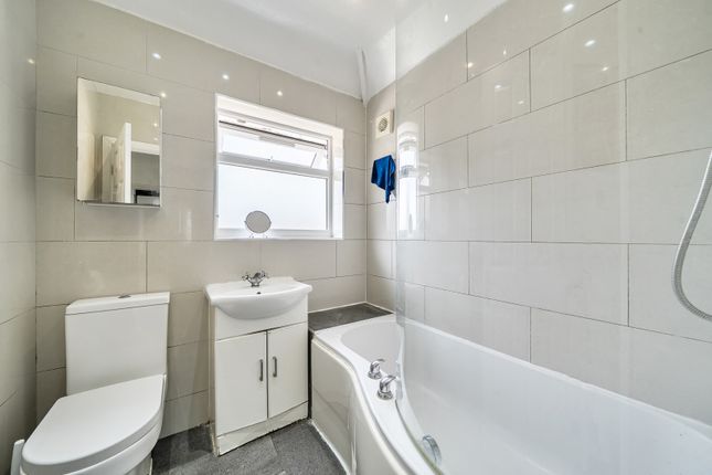 32, Thackeray Close, Uxbridge photo 4