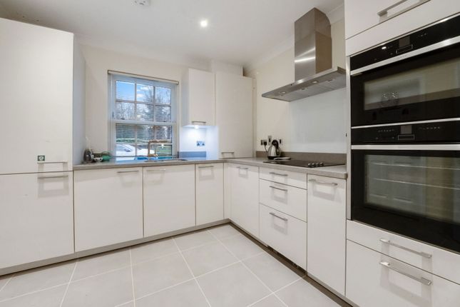 Alexander Court,18, Mote Park, Maidstone photo 4