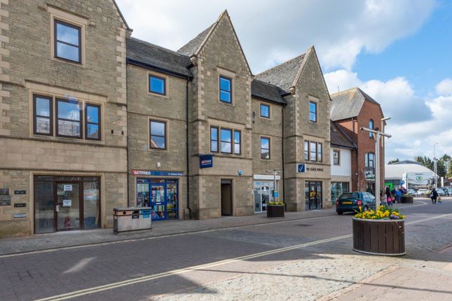 Flat to rent in High Street, Kidlington, Oxfordshire